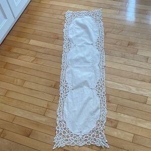 BATTENBERG embroidered Cotton Oblong Runner VTG